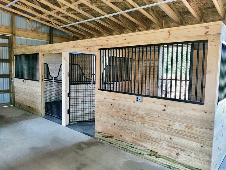 Choosing Horse Stalls for your Barn - Cashmans